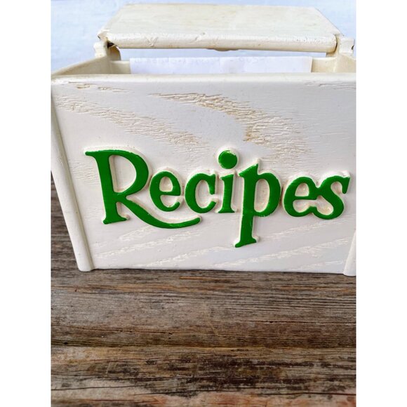 VIntage 1970s Faux white Wood Floral Recipe Box with Recipes Retro - Picture 9 of 10